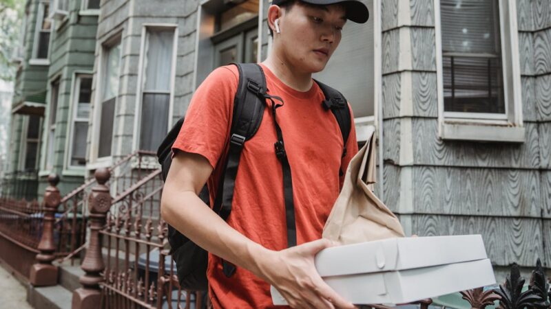 Como atrair clientes famintos no bairro: Como Dominar o Delivery na sua Região