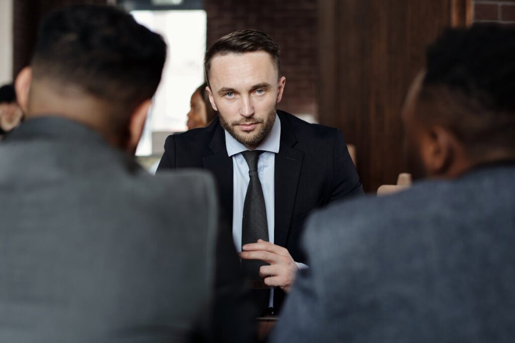 Como conseguir contratos de consultoria: Como Vender Conhecimento e Atrair Empresas