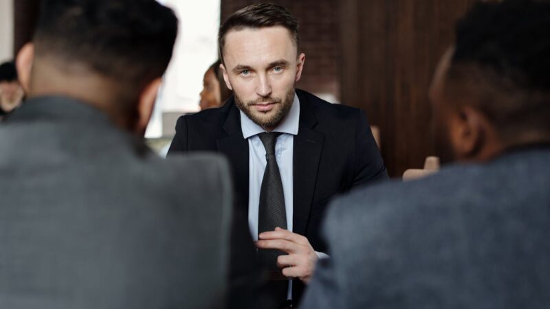 Como conseguir contratos de consultoria: Como Vender Conhecimento e Atrair Empresas